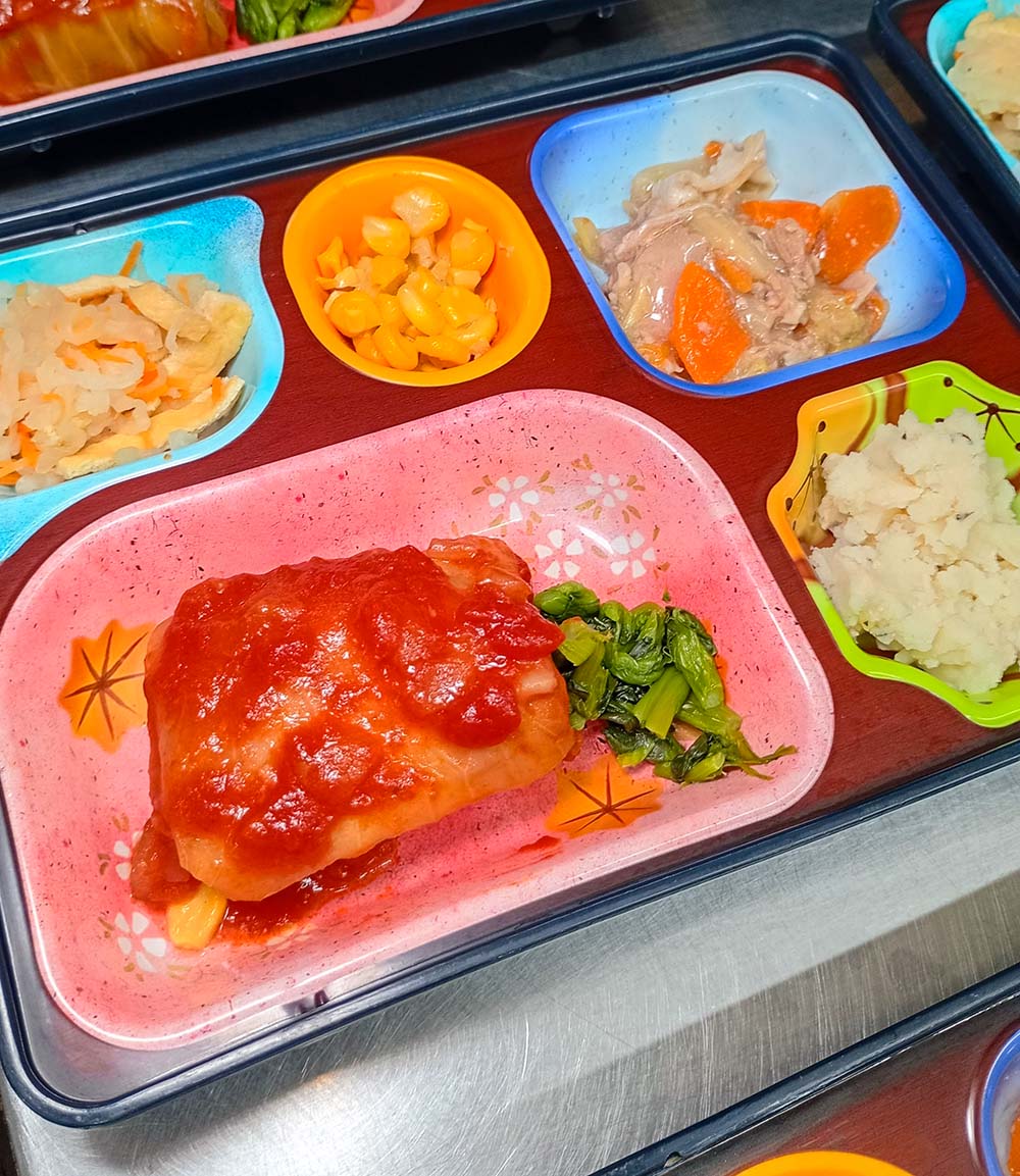 今日は「ロールキャベツのトマト煮込み」です♪