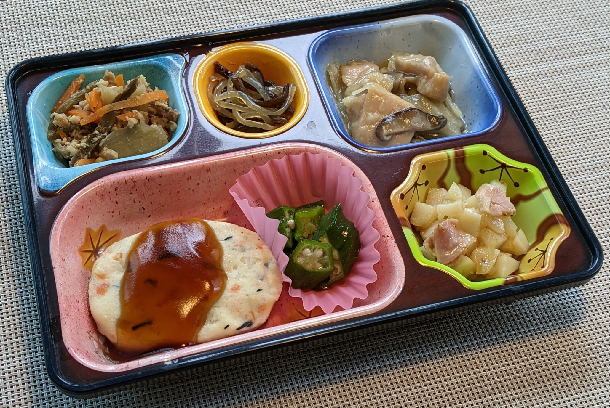 今月のおすすめメニュー♪～豆腐ハンバーグ～
