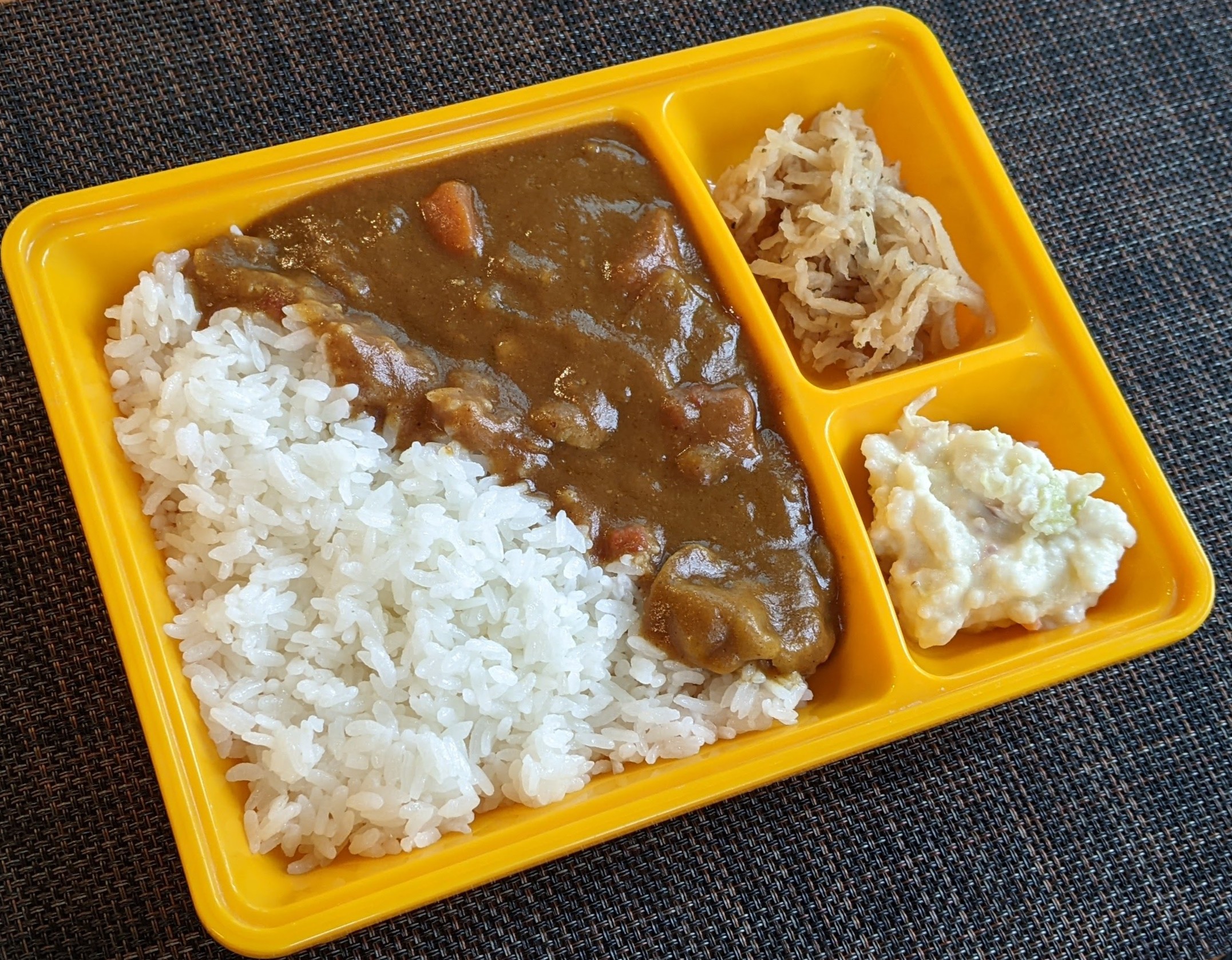 今月のおすすめメニュー♪～おふくろカレー～